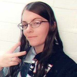 Meet your Posher, Rachel a gemstone dealer.